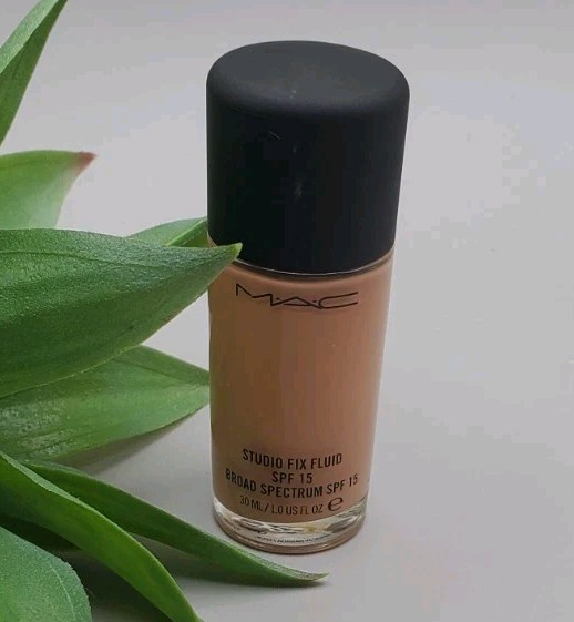 M.A.C NW25 Studio Fix Fluid SPF 15 ~1.0 fl New Without Box