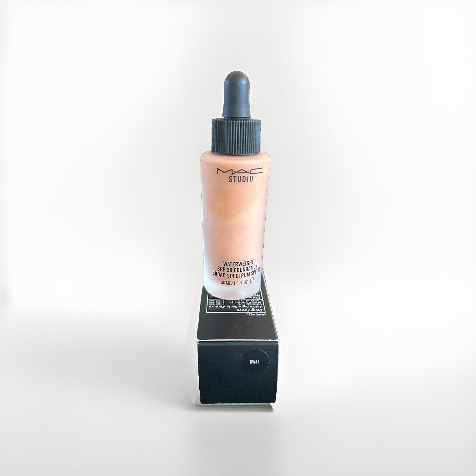 MAC Studio Waterweight SPF 30 Foundation Broad Spectrum SPF 30 NW43 30 ML NIB