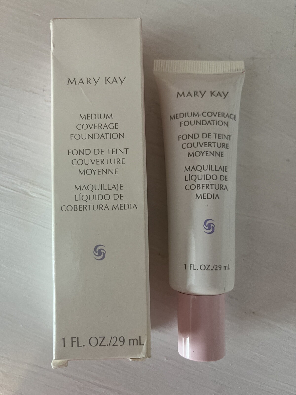 Mary Kay Foundation Medium Coverage IVORY 202 356800 Pink Cap