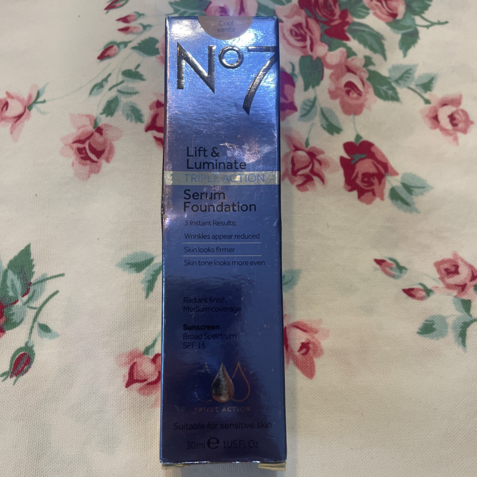 No7 Lift & Luminate COOL VANILLA Triple Action Serum Foundation NOS READ SEE
