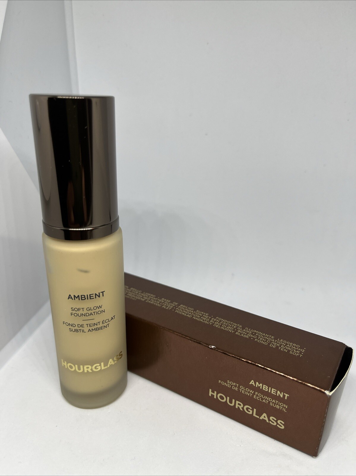 Hourglass Ambient Soft Glow Foundation 1fl oz #3.5