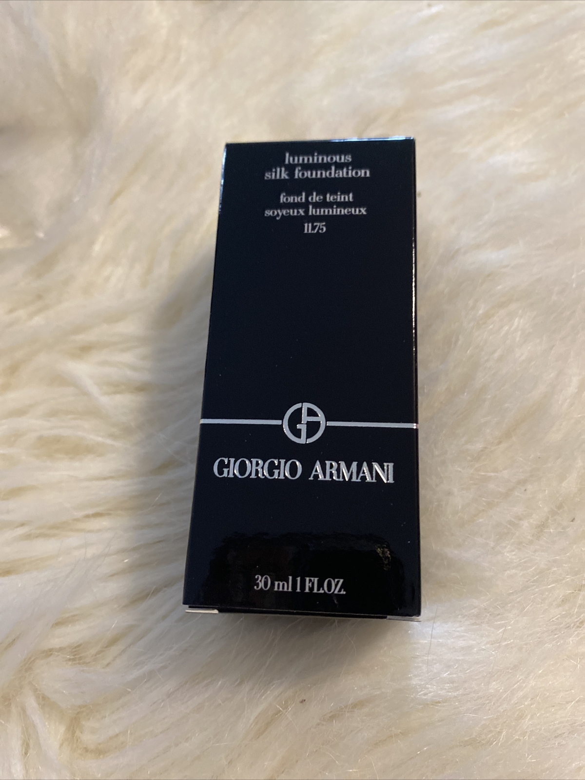 Giorgio Armani luminous silk 11.75 1 Fl.oz. foundation Read Description