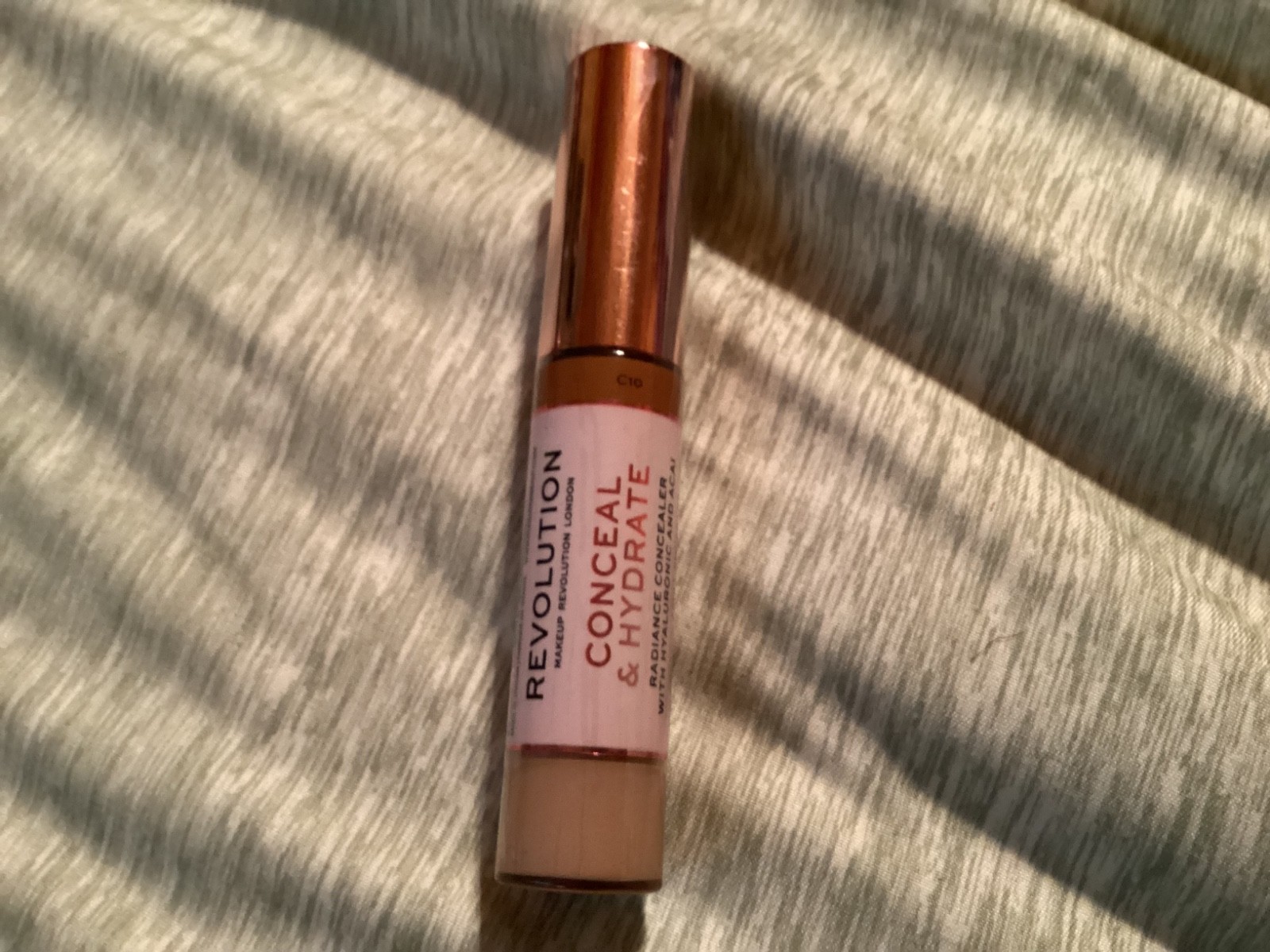 Revolution makeup London cancel & hydrate concealer .45 oz c10 Color 😍