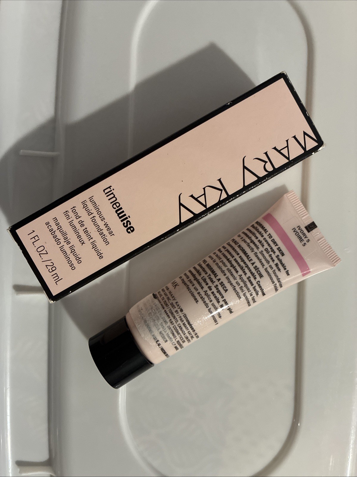 Mary Kay TimeWise luminous wear liquid foundation ivory 5 038701