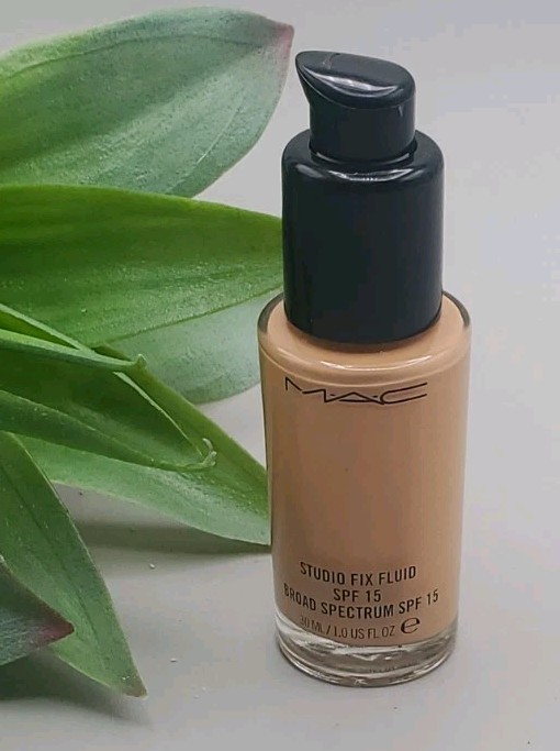 M.A.C NC35 Studio Fix Fluid SPF 15 ~1.0 fl New Without Box