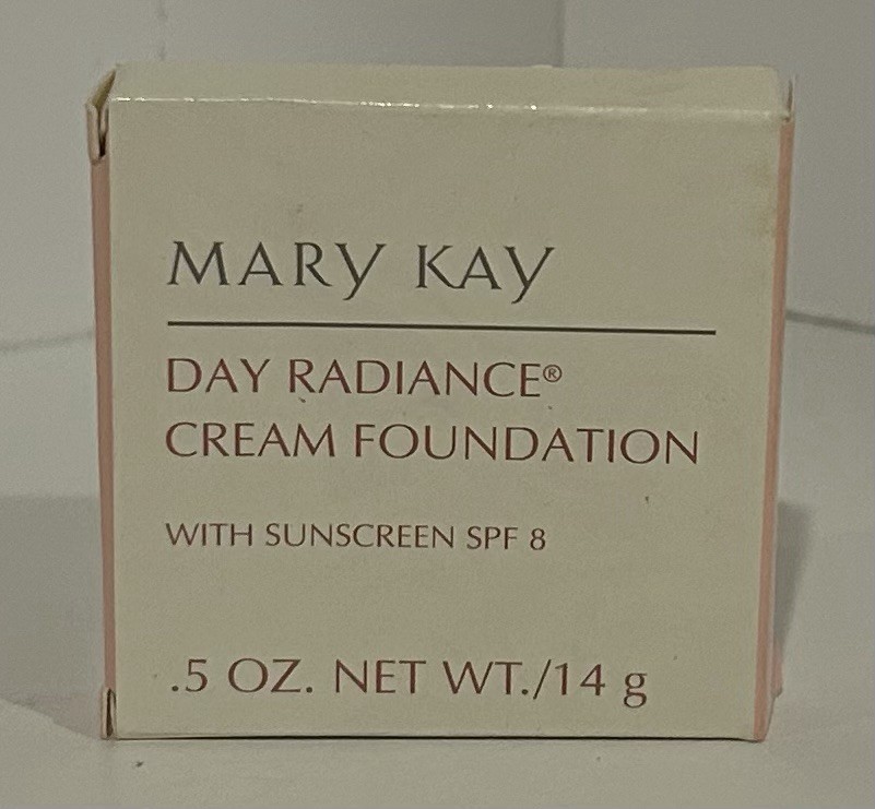 Mary Kay Day Radiance Cream Foundation SPF 8 True Beige 6303 **Read Description