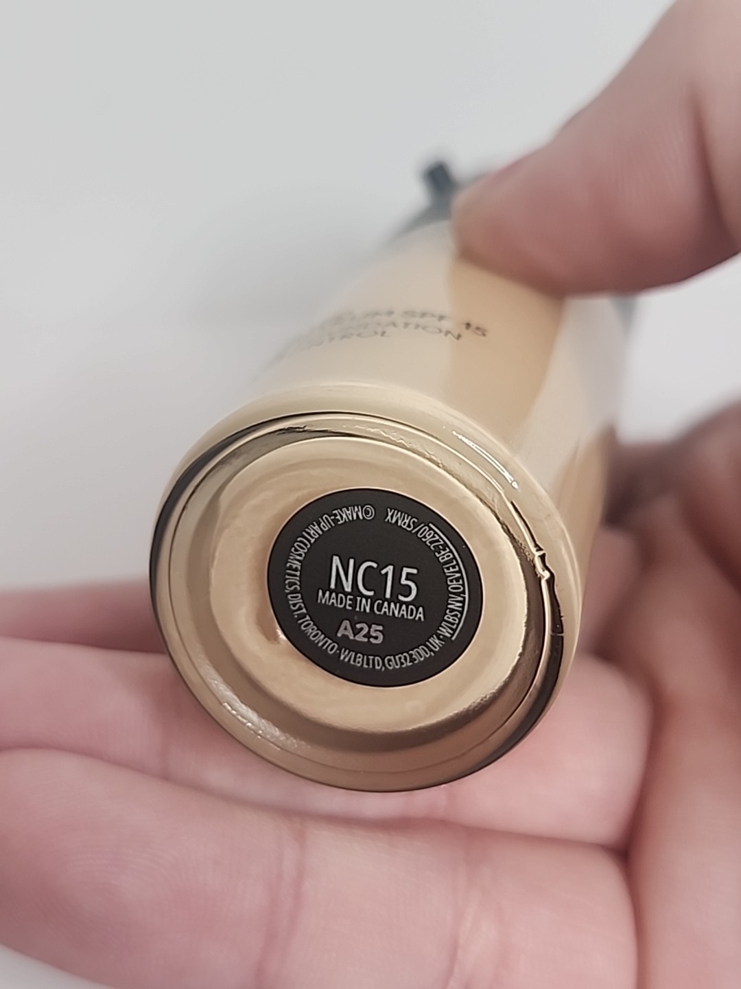 Mac Studio Fix Fluid NC15 Broad Spectrum SPF 15. 1 OZ NIB