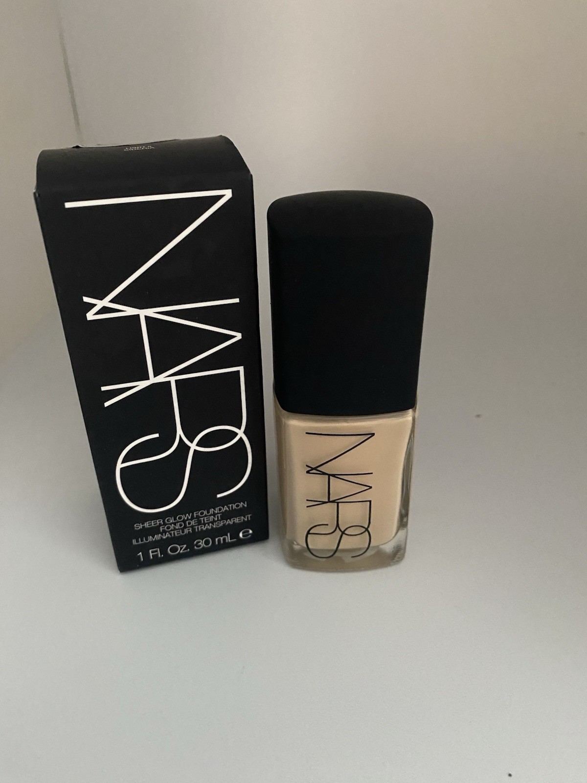 NARS Sheer Glow Foundation Light O Siberia New In Box ￼