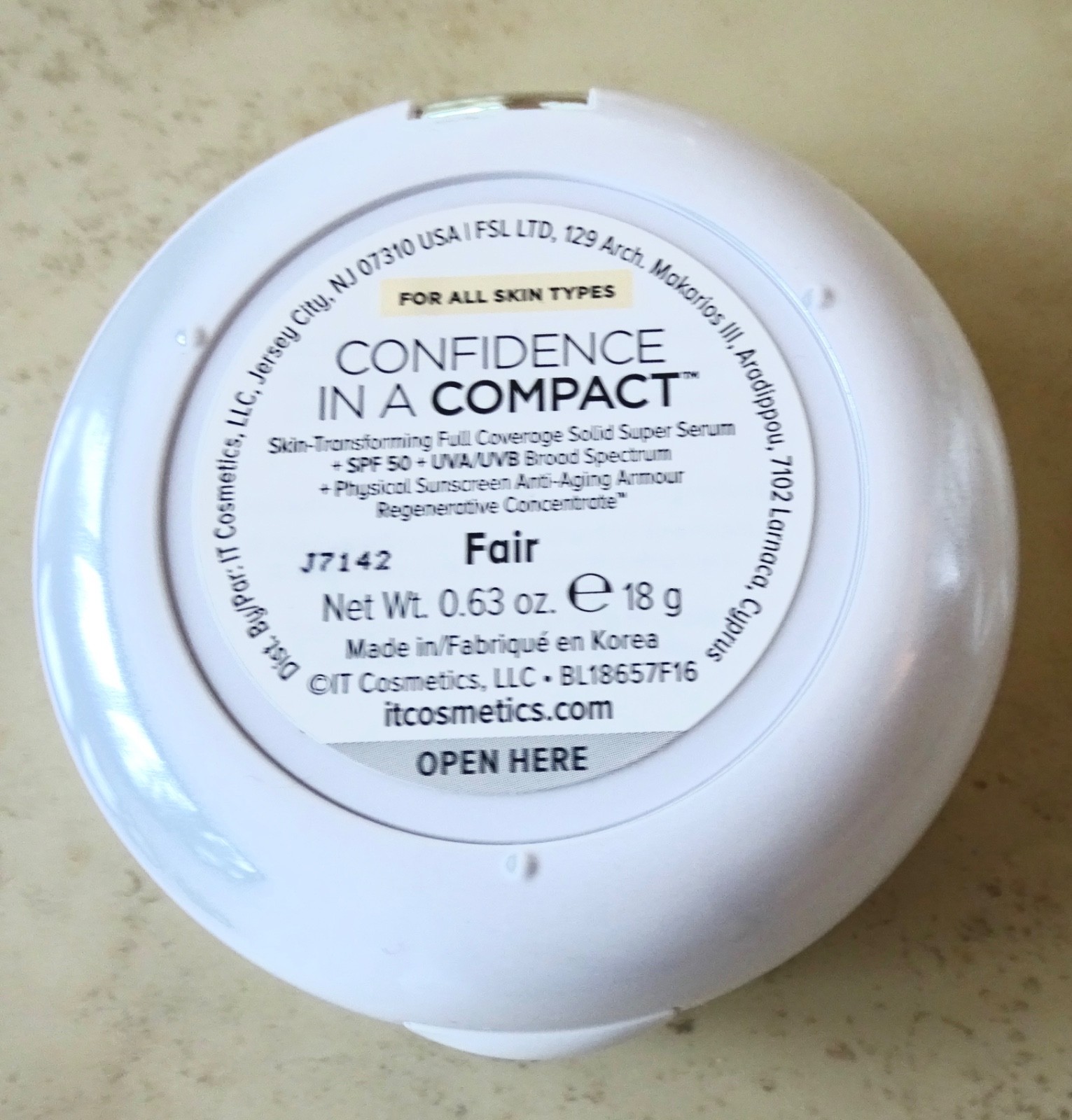 IT Cosmetics Confidence In A Compact Face Serum Foundation FAIR 0.63 oz