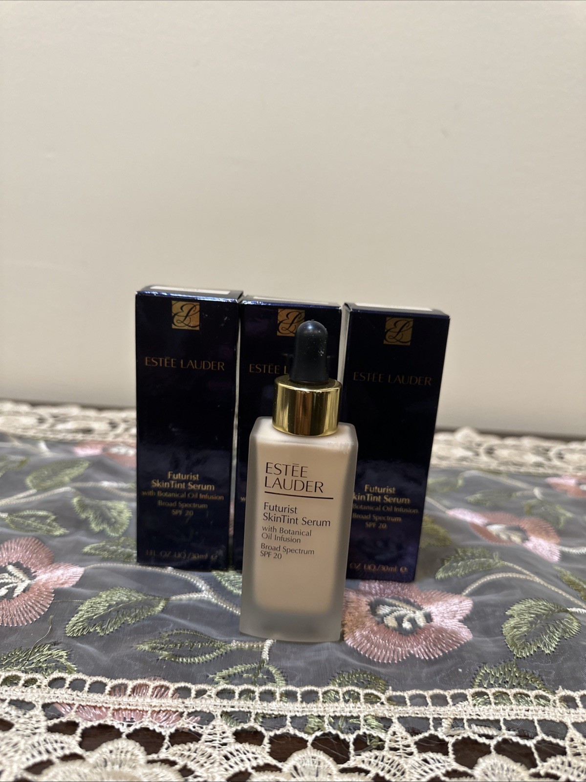 Estée Lauder Futurist SkinTint Serum Foundation SPF20 0N1 Alabaster 1 fl Oz
