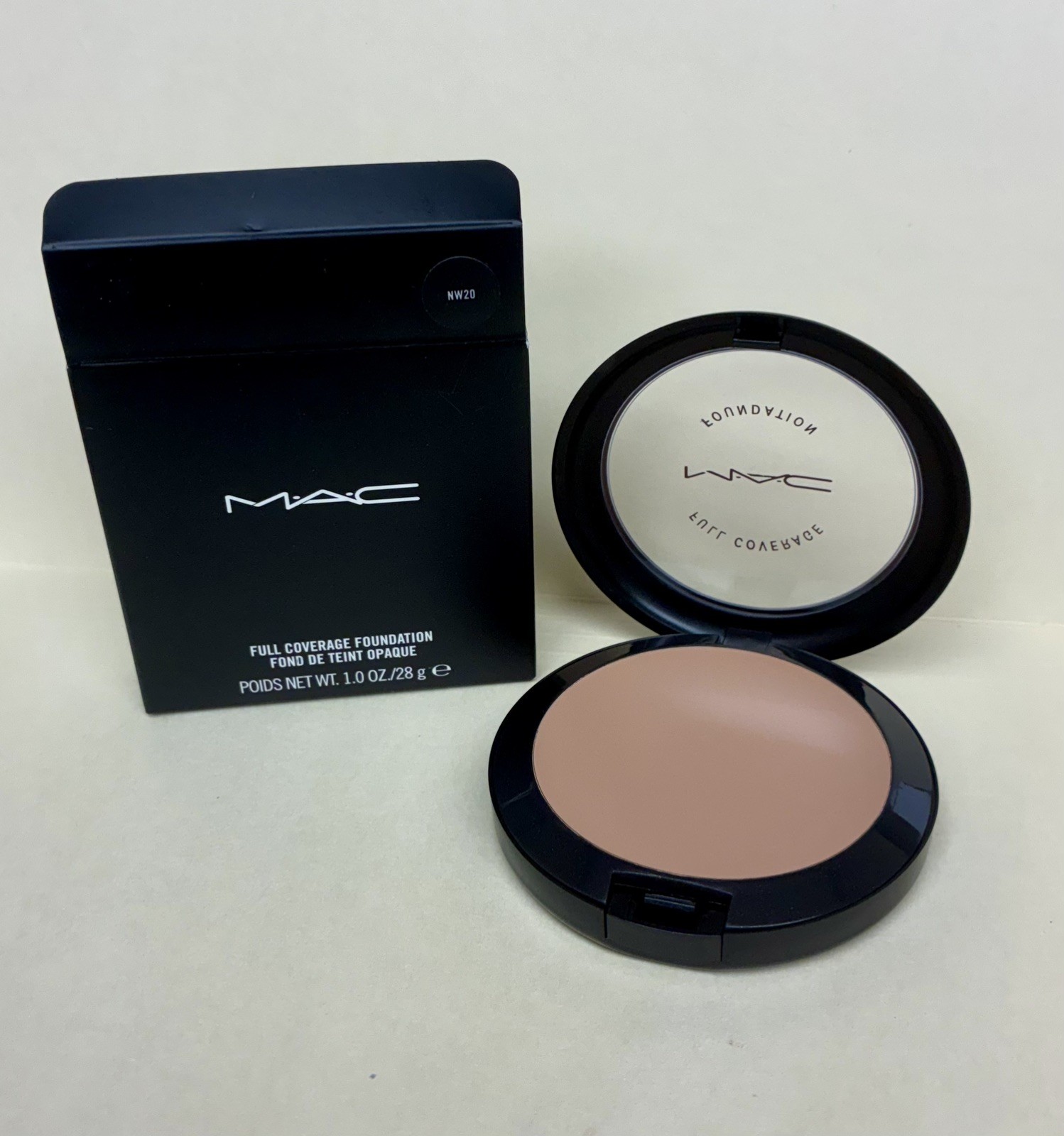 MAC Full Coverage Foundation NW20 makeup 1 oz / 28 g New in Box