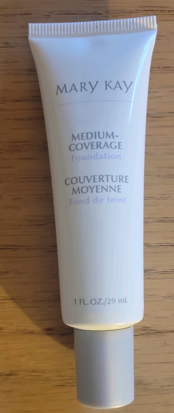 Mary Kay Medium Coverage Foundation IVORY 202~ Gray Cap #356800~ New Old Stock