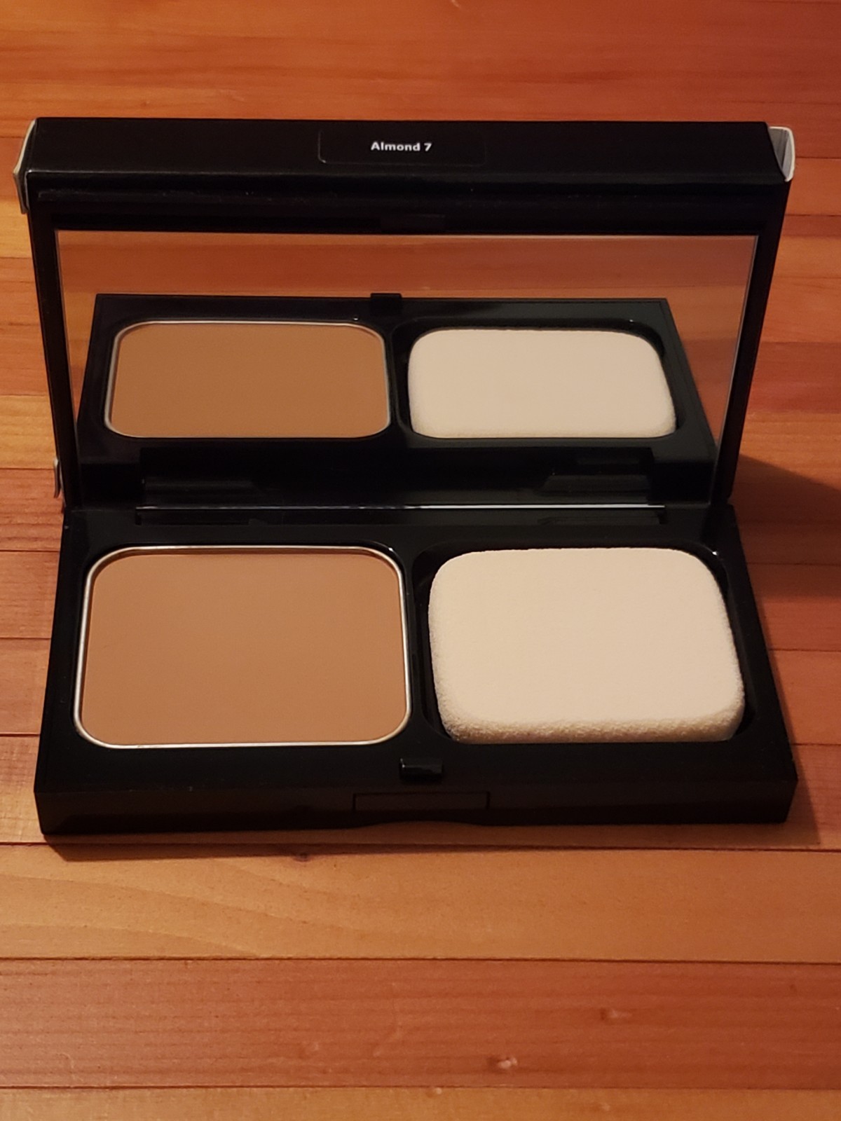 Bobbi Brown Illuminating Finish Powder Compact SPF 12 ALMOND 7 .45 oz / 13 G NIB