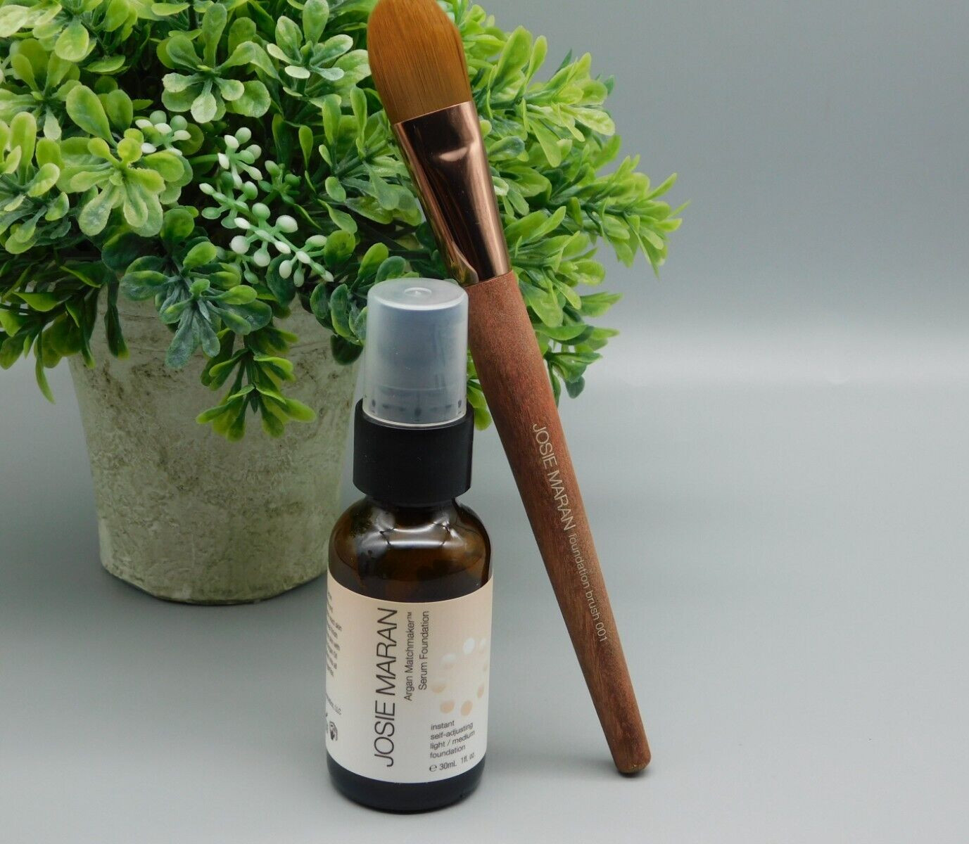 Josie Maran Argan Matchmaker Serum Foundation Light/ Medium With Brush NWOB