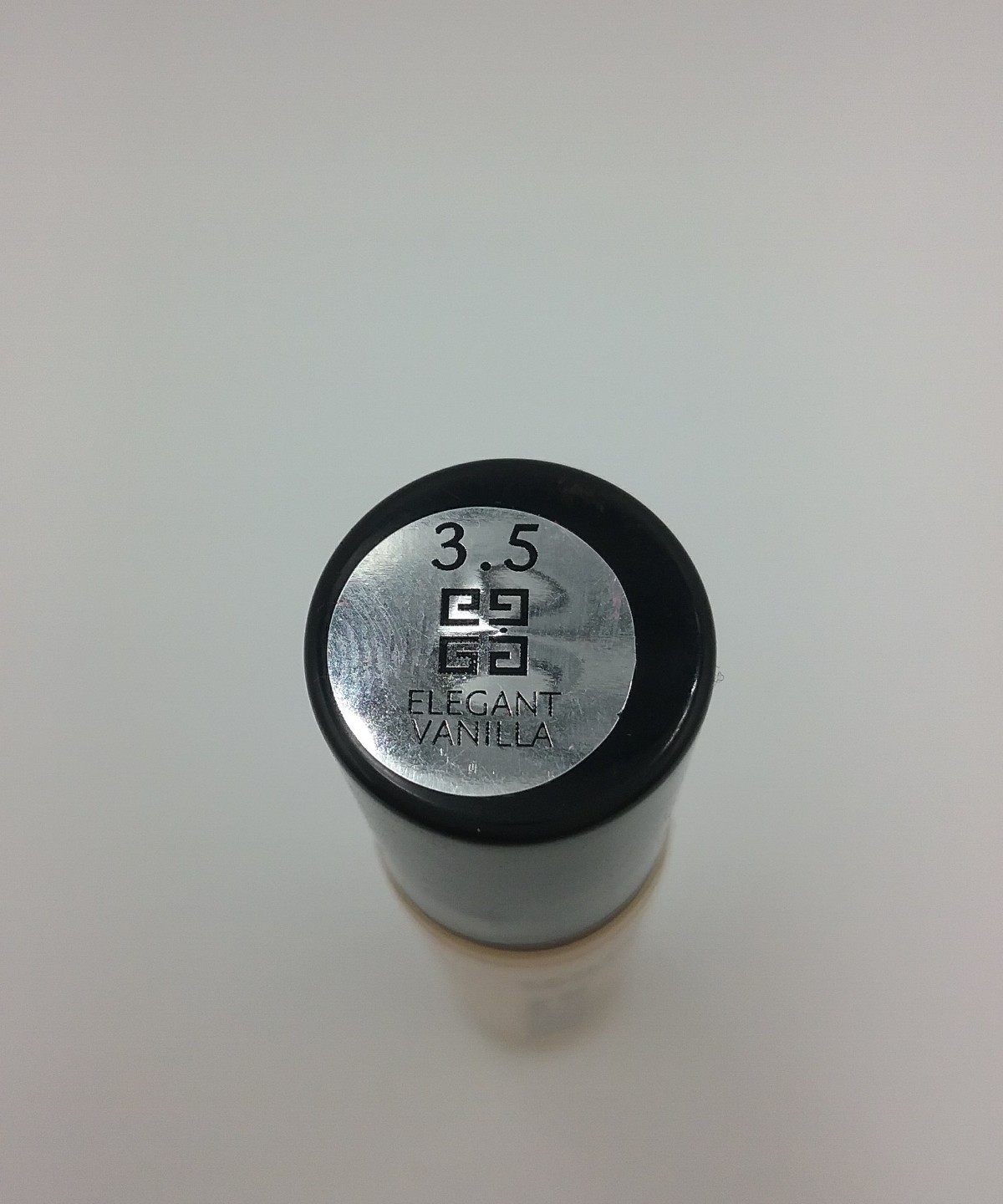 GIVENCHY teint couture long wearing SPF 20(3.5 ELEGANT VANILLA ) 0.3 oz