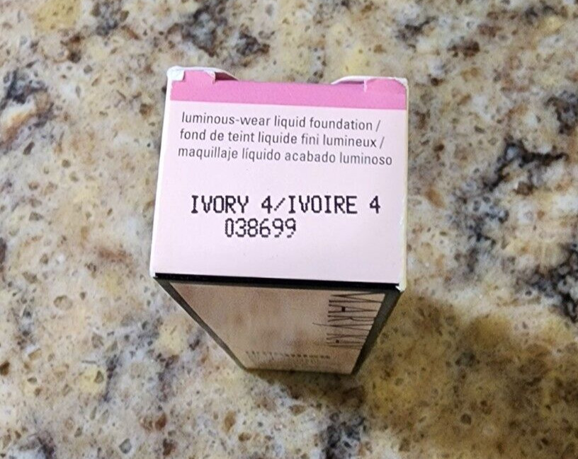 Mary Kay Timewise Matte Wear Liquid Foundation 1 Oz Ivory 4 Normal to Dry 038699