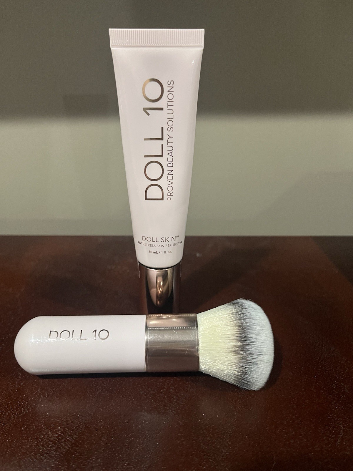Doll 10 Anti Stress Skin Perfector 1 oz Medium PLUS Doll 10 Foundation Brush # 6