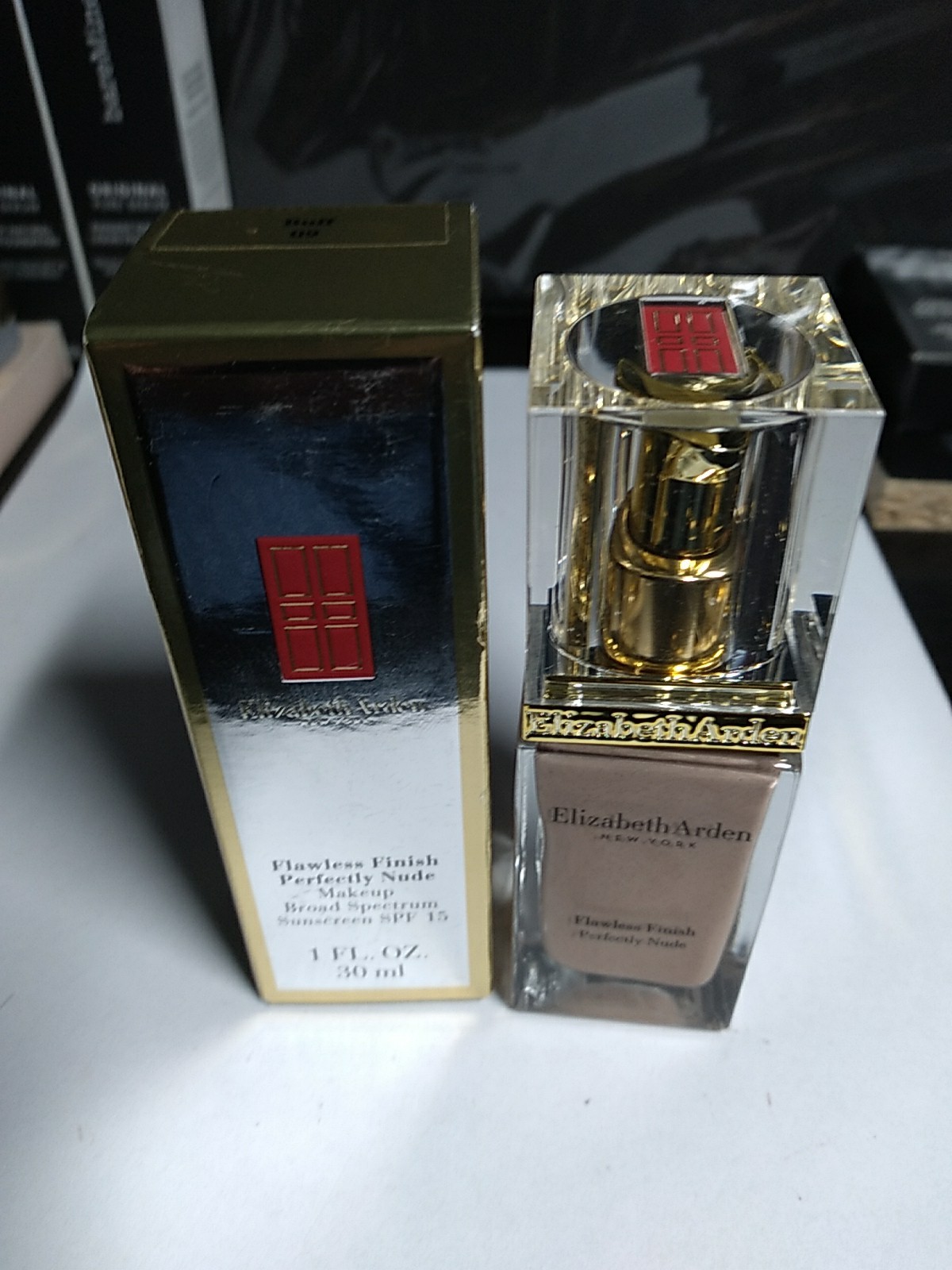 Elizabeth Arden Flawless Finish PERFECTLY NUDE Makeup, 1 FL. OZ. NIB #09 BUFF
