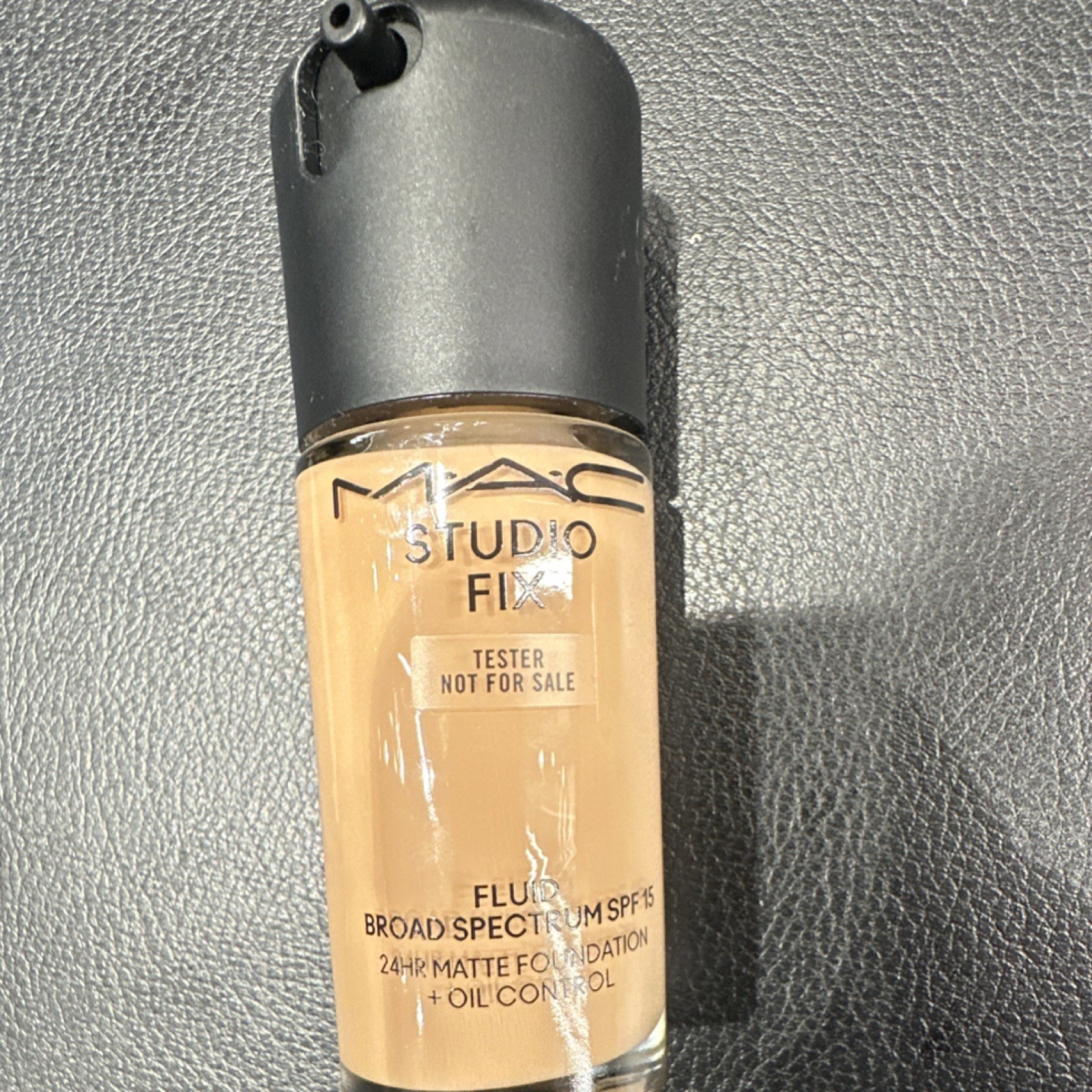 M·A·C Studio Fix Fluid Foundation Matte Liquid SPF 15 C4.5 Tester