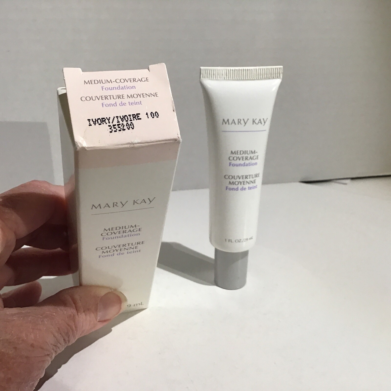 Mary Kay Medium Coverage Foundation Ivory 100 #355200 Original Formula New Boxed