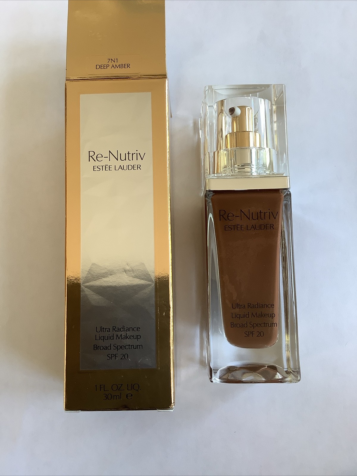 Estee Lauder Re-Nutriv Foundation (7N1 Deep Amber) Ultra Radiance SPF 20 (30ml)