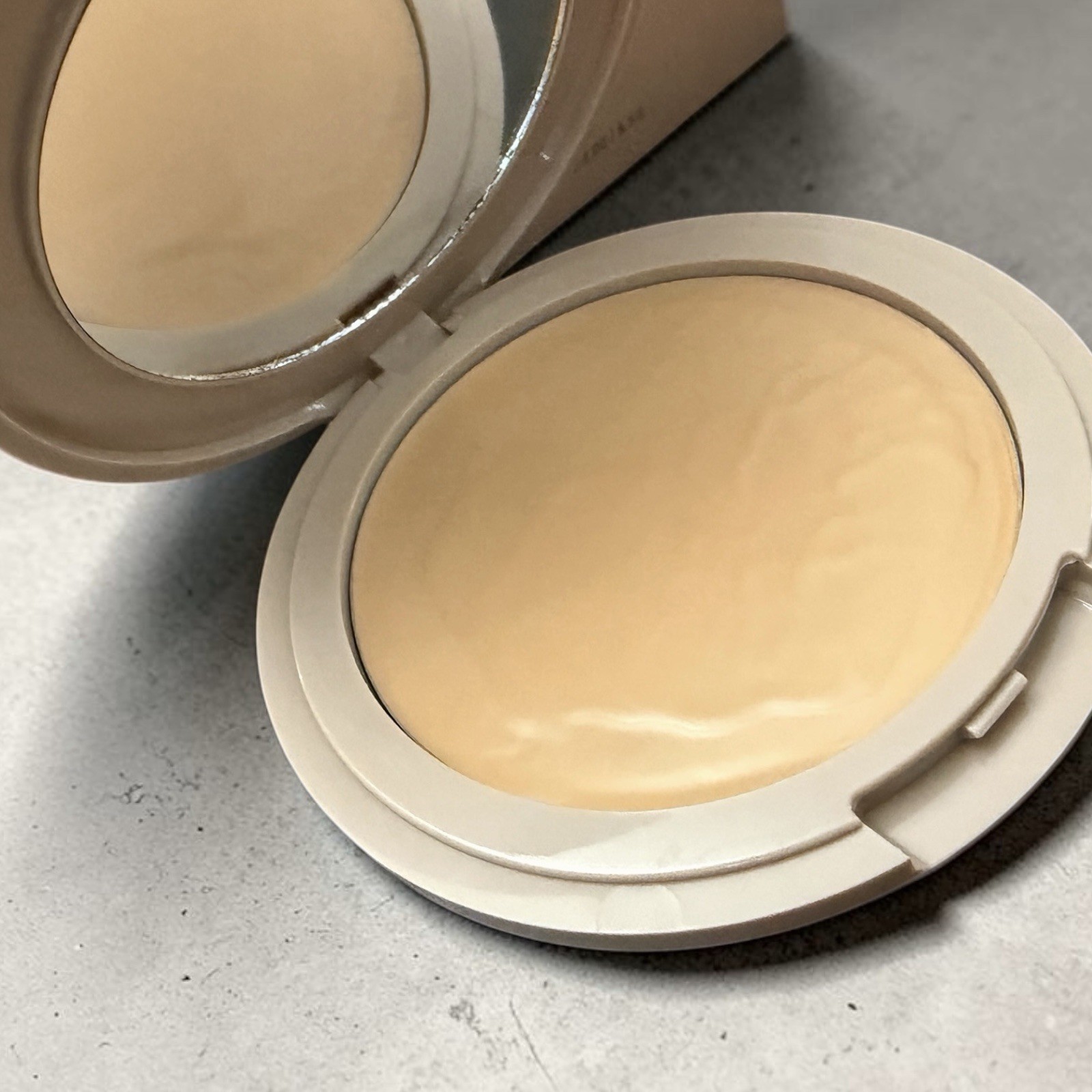 The Original No Makeup Makeup LIGHT MEDIUM LOT x2 Foundation & Brushes Damaged