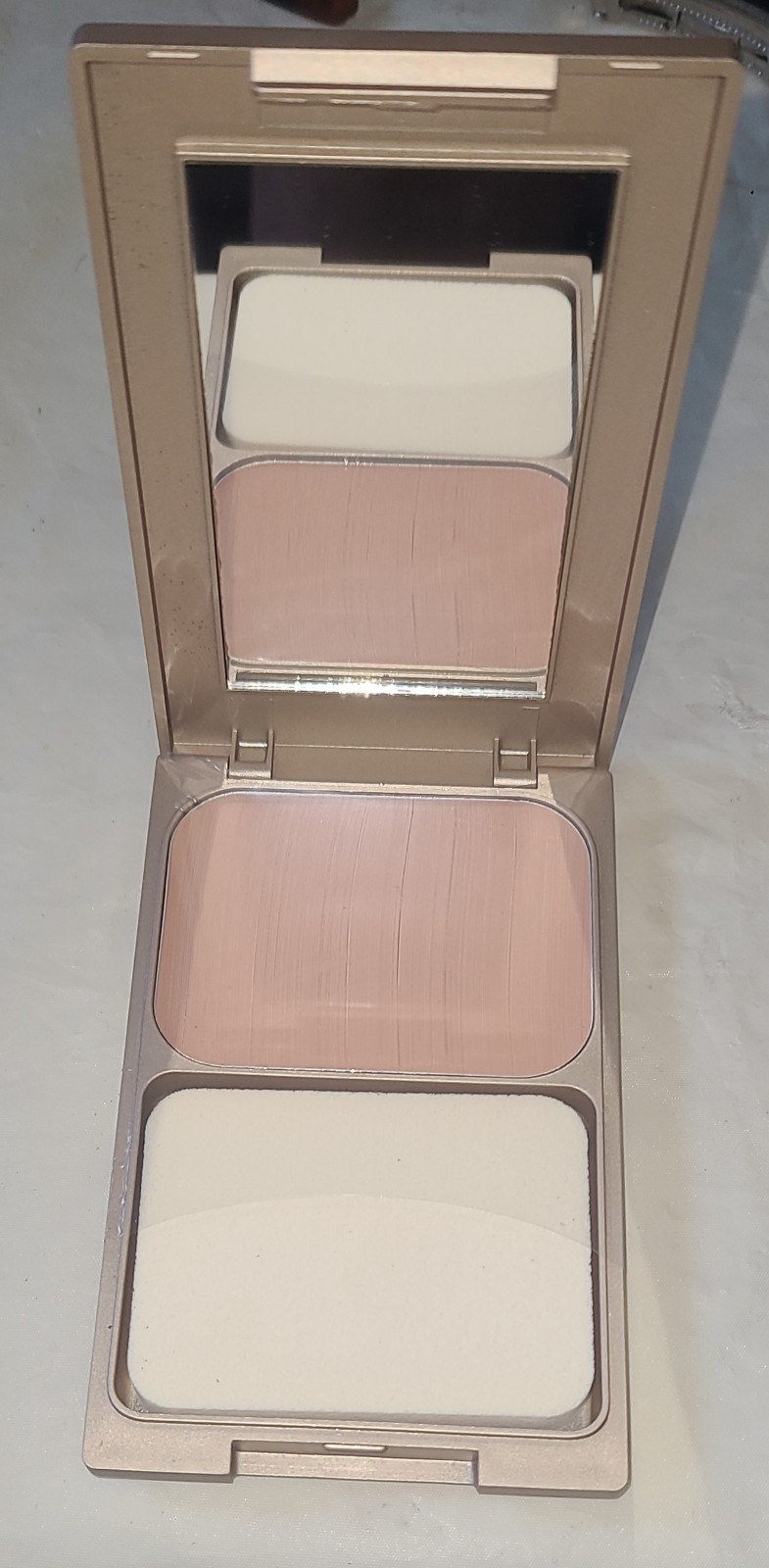 Neutrogena SkinClearing Oil-Free Pressed Powder Blemish Treatment Blushing Ivory