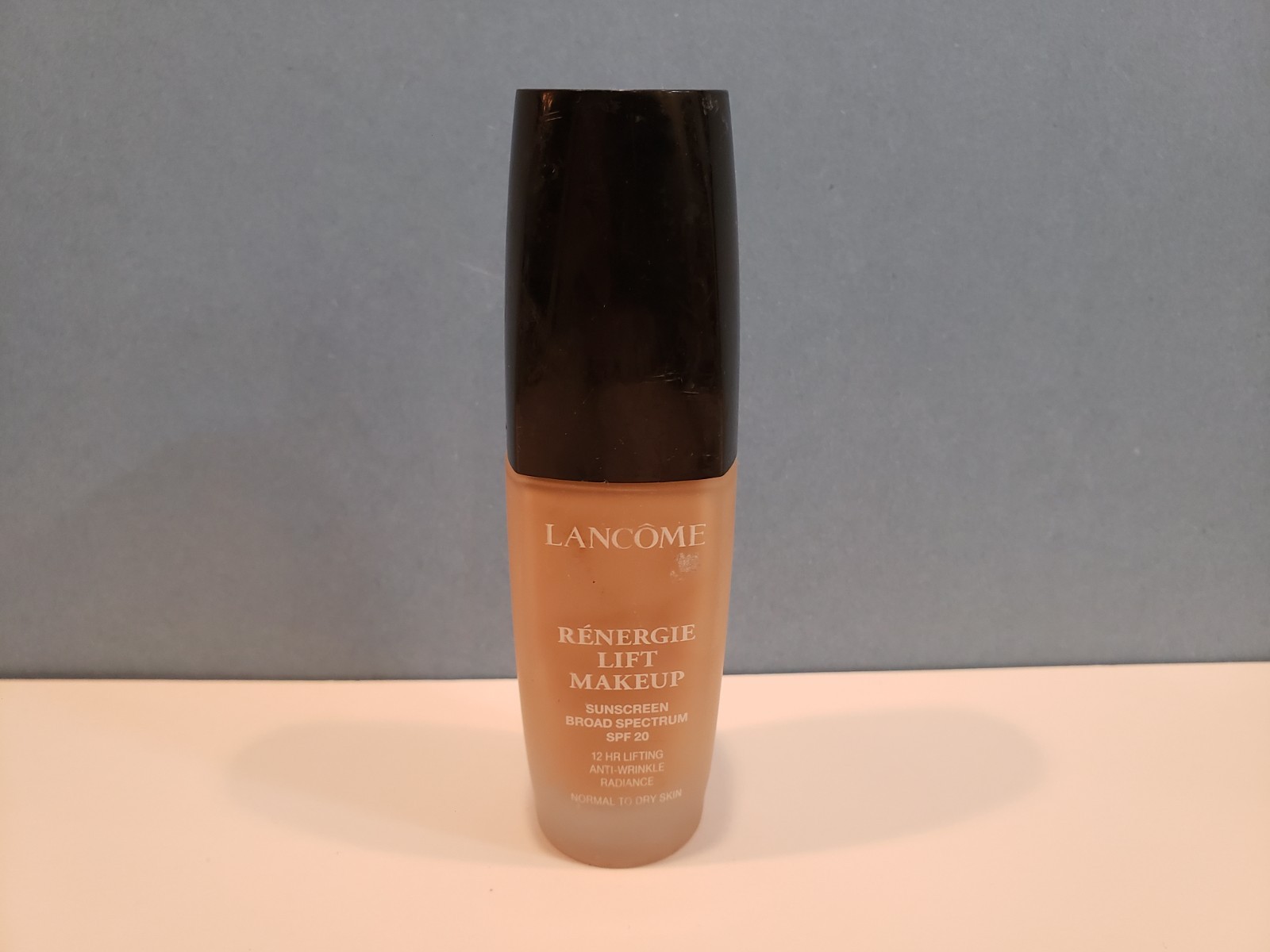 Lancome ~ Renergie Lift Makeup Foundation ~ Clair 25 320 – 1 Oz – Old Formula