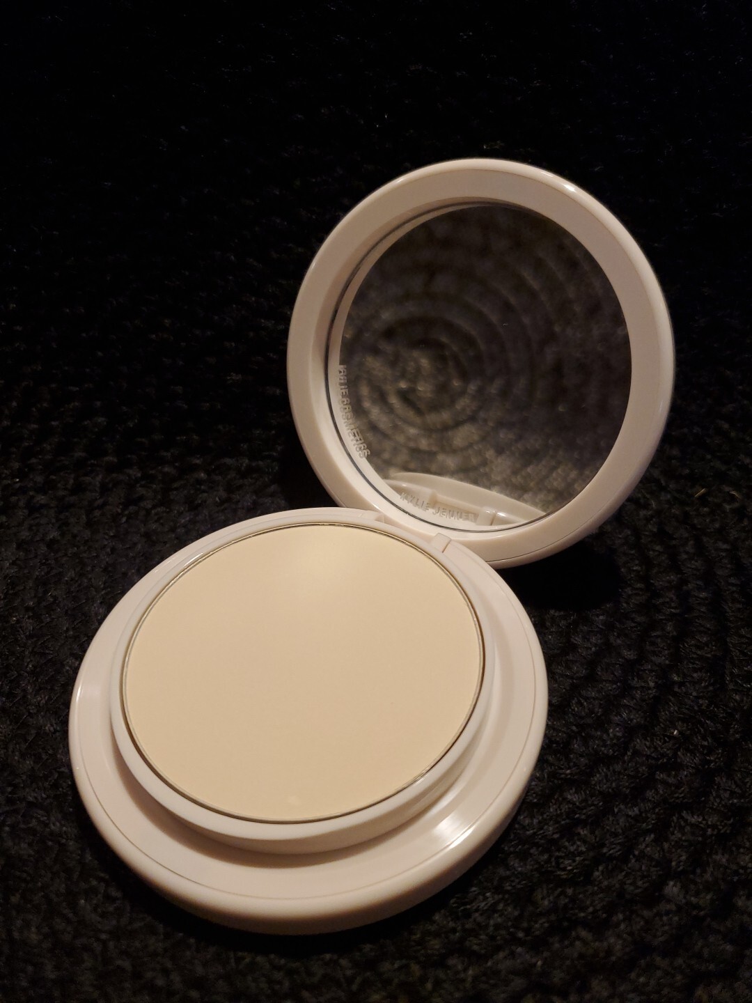 Kylie Cosmetics 1W Blur Powder Foundation