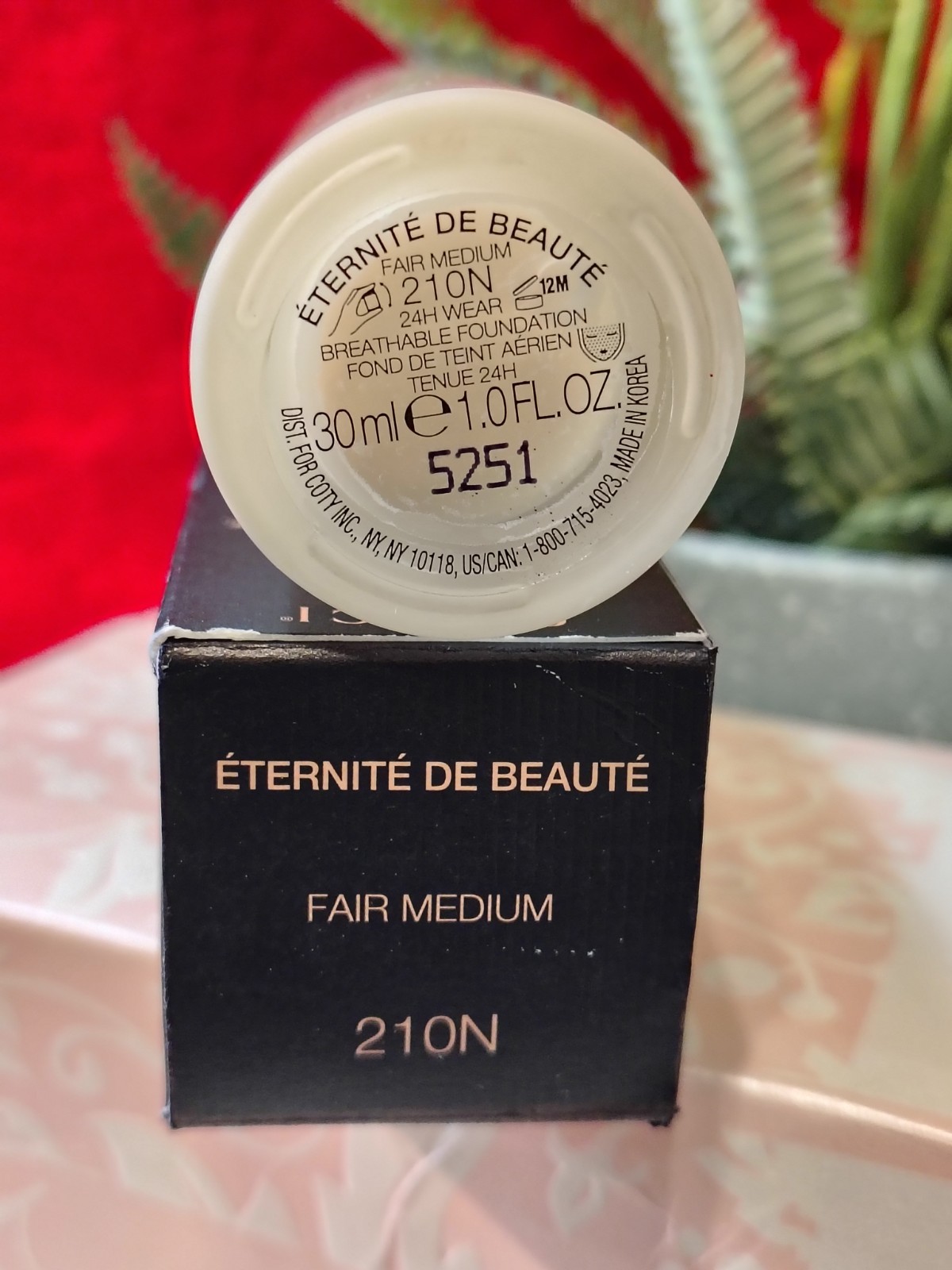 Gucci Foundation 24 Hour Full Coverage Luminous Matte Medium Fair 210N (DETAILS)