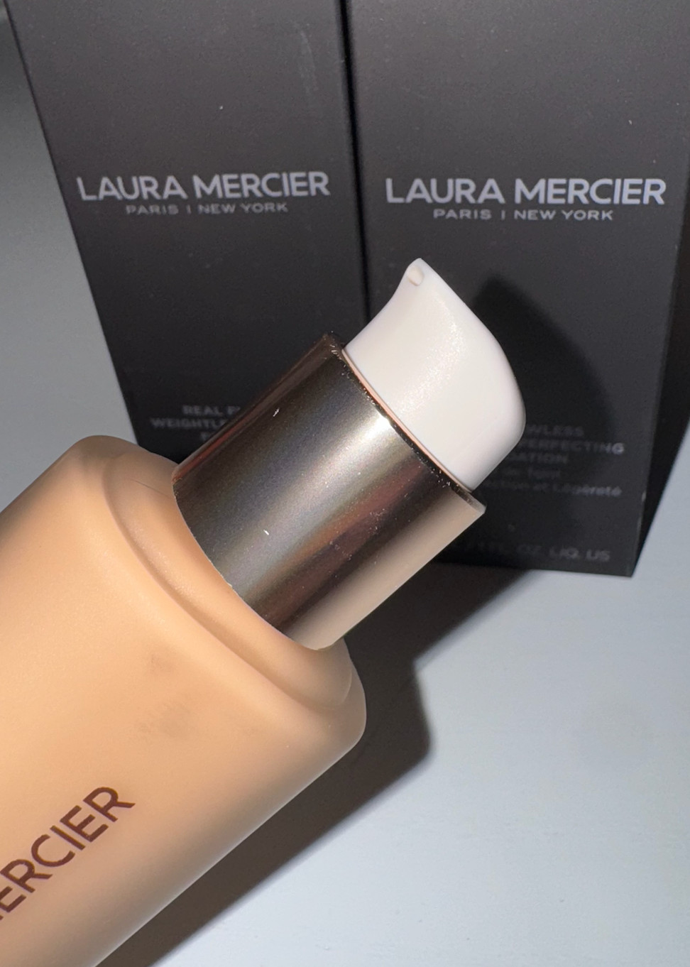 LAURA MERCIER Real Flawless Weightless Perfectioning Foundation NIB