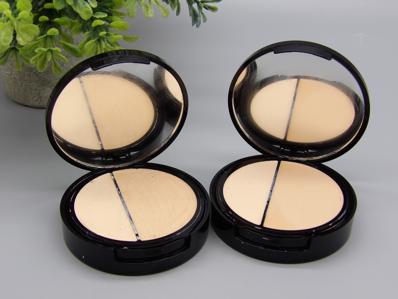 2~Eve Pearl 40:60 Dual Foundation FAIR 0.51 oz FLAWED/ SURFACE DAMAGE